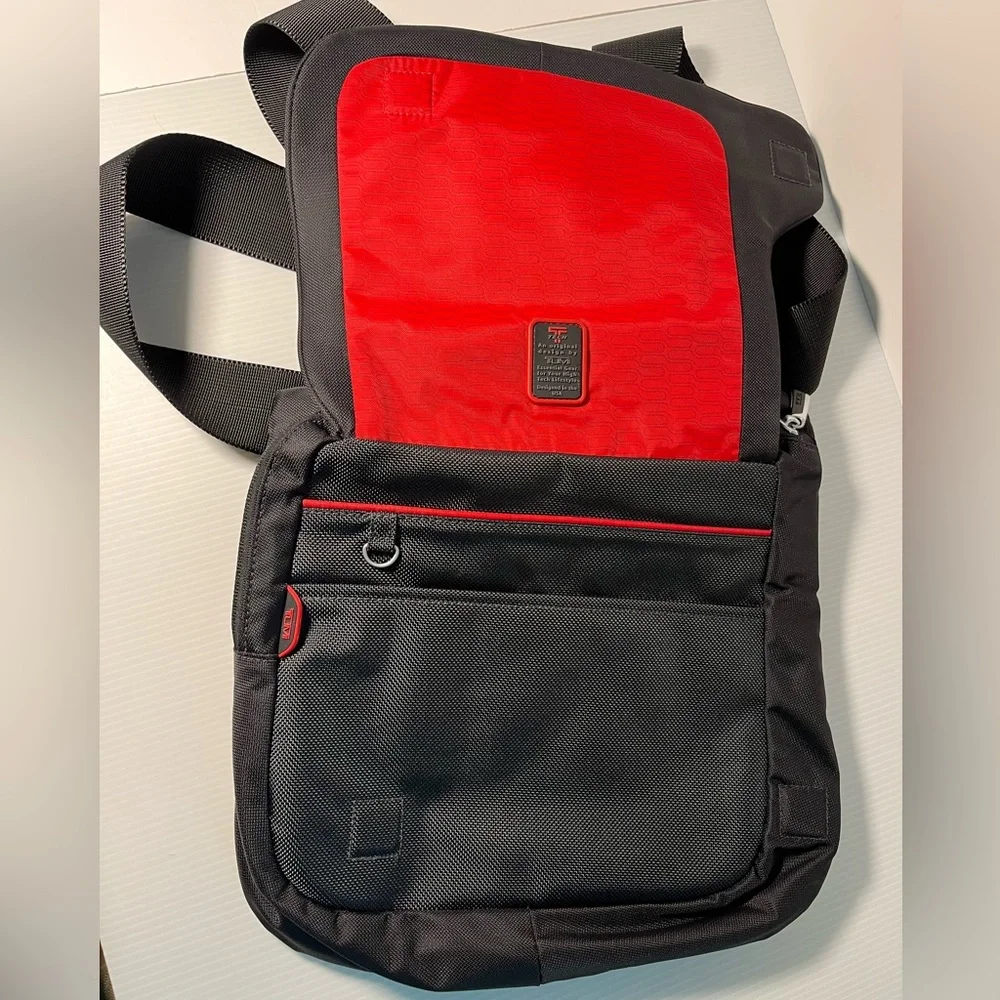 Tumi Vintage Rare “As New” Condition Messenger Shoulder/Crossbody Bag Unisex
